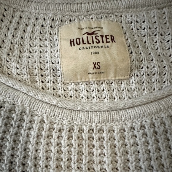 Hollister Sweater - Picture 2 of 6